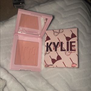 KYLIE COSMETICS blush